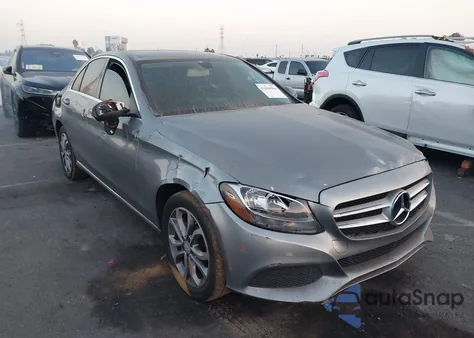 2015 Mercedes-Benz C 300 4Matic/Luxury 4Matic/Sport 4Matic из США, поврежденный, VIN 55SWF4KB7FU034024